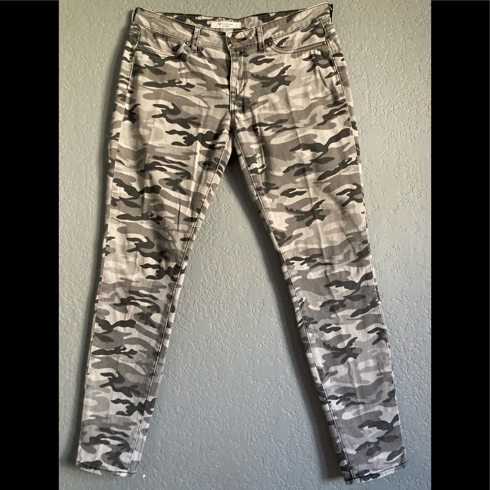 Women’s Rich & skinny Camo jeans.
